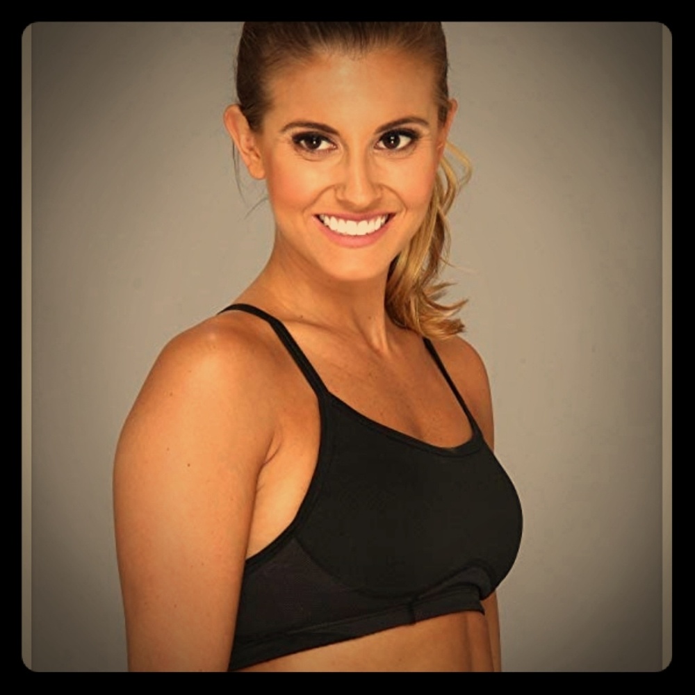 ADIDAS WOMEN'S BRA SPORTS COLOR BLACK SIZE SMALL - Picture 1 of 8
